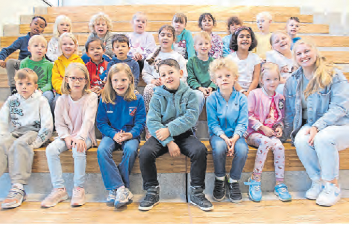 Klasse 1a mit der Klassenlehrerin Bianca Badoczy. Fotos: Schule/hfr (4)