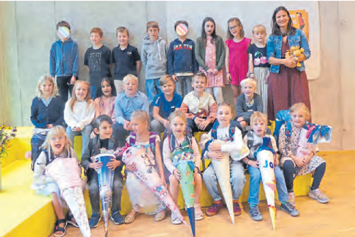 Jül-Klasse B mit der Klassenlehrerin Phyllis Wiechert.