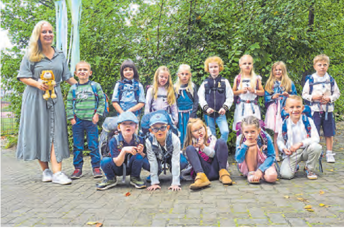 Die Klasse 1b, die Löwenklasse, mit ihrer Klassenlehrerin Jenny Wenck 