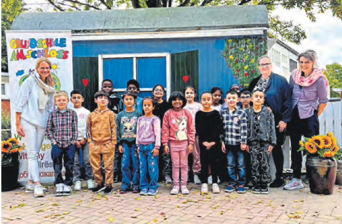 DaZ-Klasse mit der Lehrerin Sandra Ferst (von links), der Klassenlehrerin Sybille Richter sowie der Lehrerin Monika Janetzke. 
