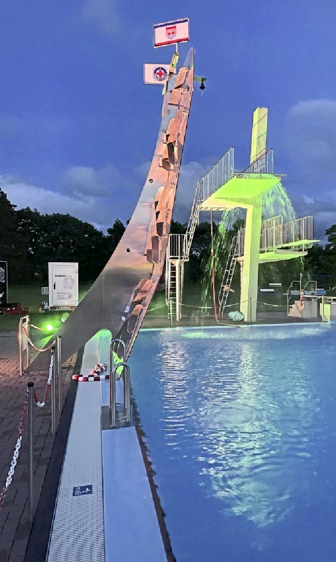 Es wird bunt im Freibad.