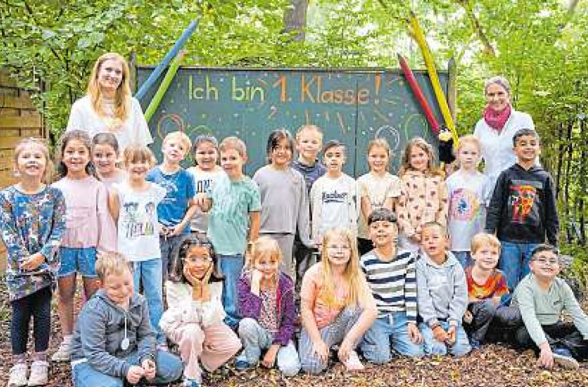 Die Klasse 1a mit den Lehrerinnen Sonja Schulz (links) und Daniela Fotos (3): Grundschule Wiesenfeld/hfr