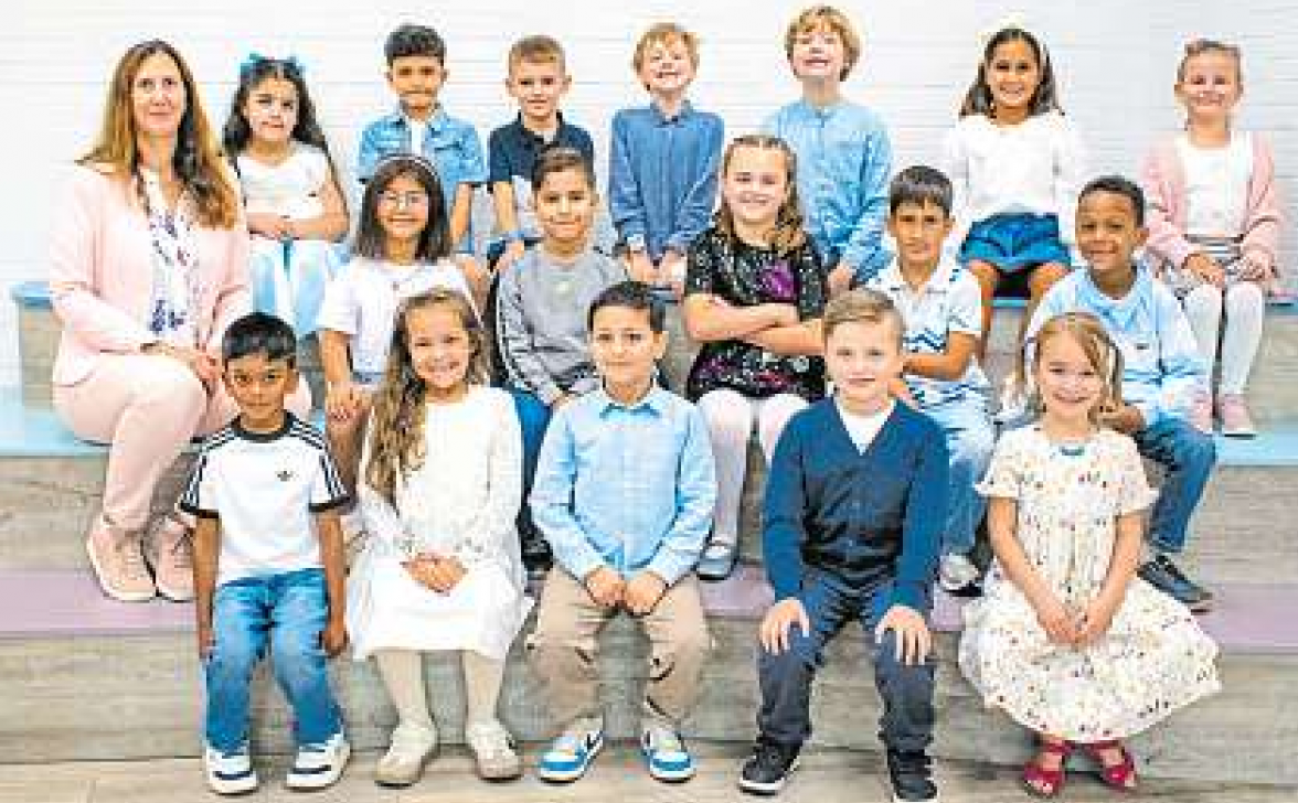 Die Klasse 1d mit Klassenlehrerin Nadine Al-Taiy.
