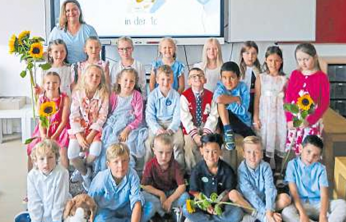 Klasse 1c mit Klassenlehrerin Christa Neumann.