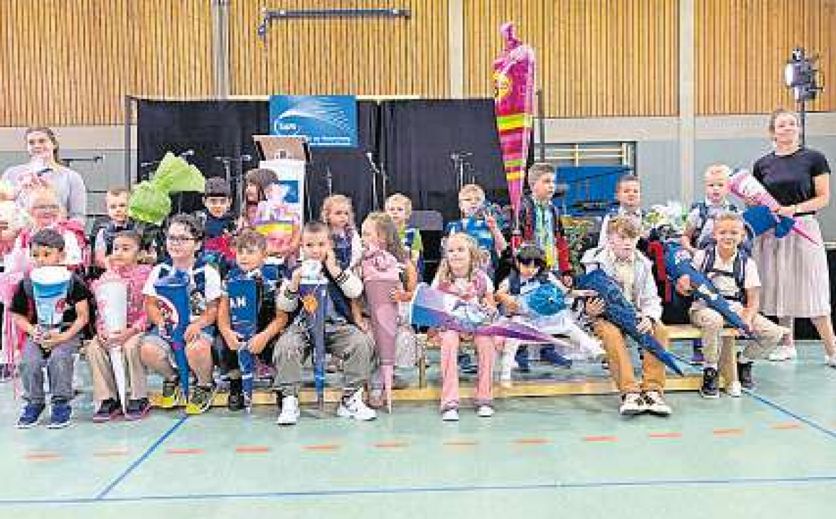 Die Sprich-Mit-Klasse, die Giraffen) mit Alexandra Pingel (links) und Meike Dabelstein. Fotos (4): KGS/hfr