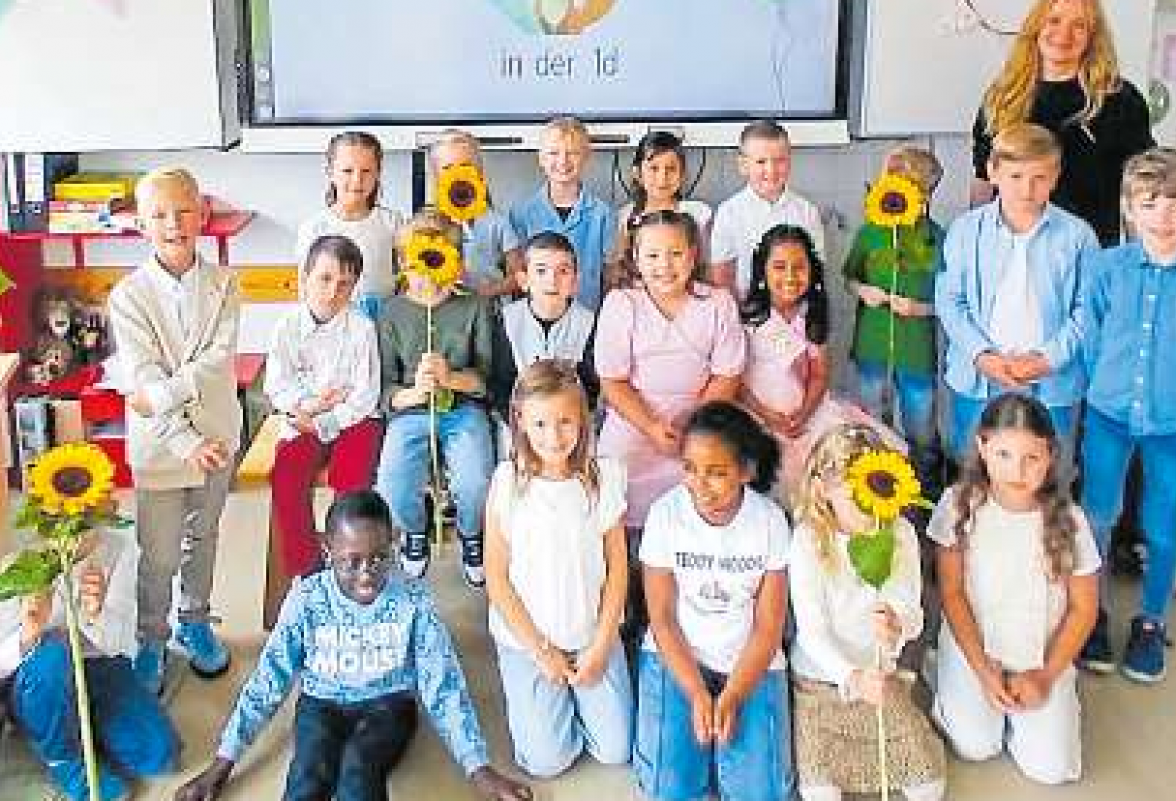 Klasse 1d mit Klassenlehrerin Tanja Friedländer.