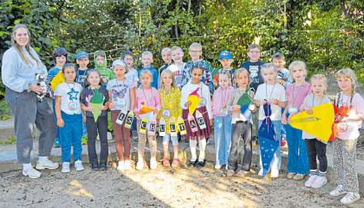 Die Klasse 1a, die Waschbär-Klasse, mit Lehrerin Noreen Tydecks. Fotos (5): Matthias-Claudius-Schule Reinfeld/hfr