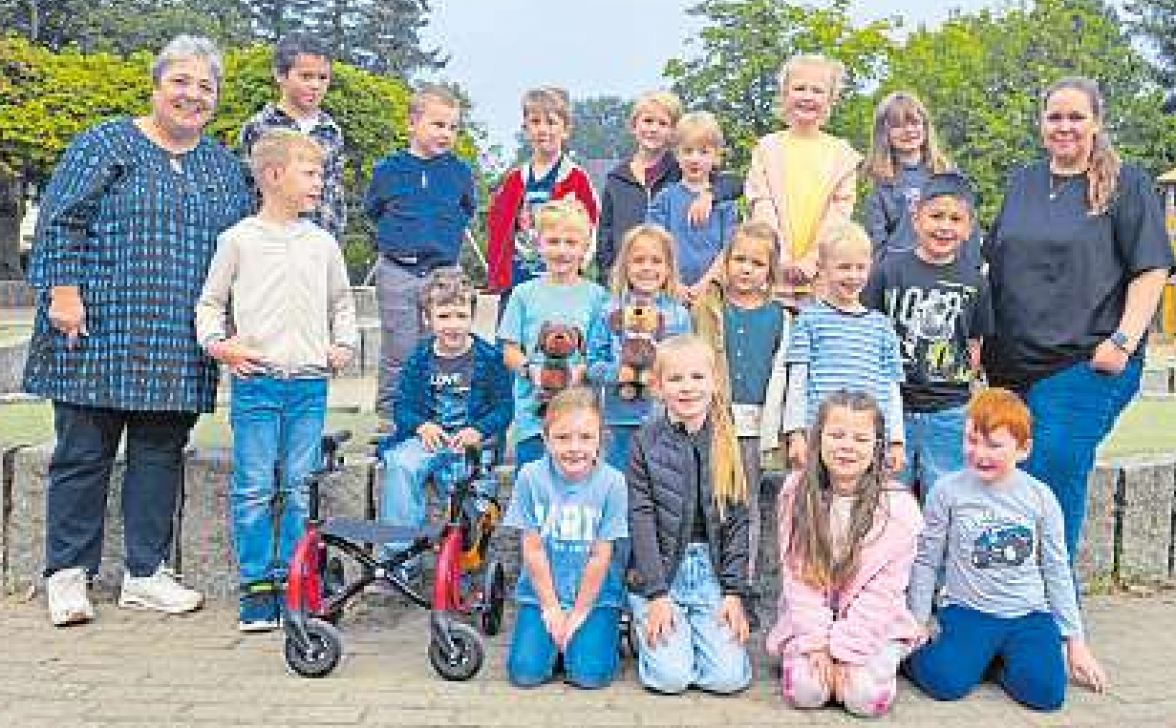 Die Klasse 1b mit Lehrerin Anika Spirgatis.