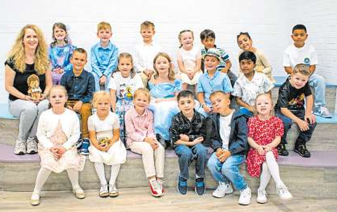 Die Klasse 1a mit Klassenlehrerin Larissa Jürss. Fotos (4): Kirsten-Boie-Schule/hfr
