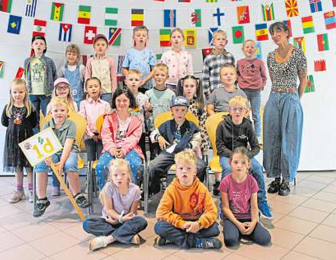 Klasse 1d mit Klassenlehrerin Isabelle Hensen.