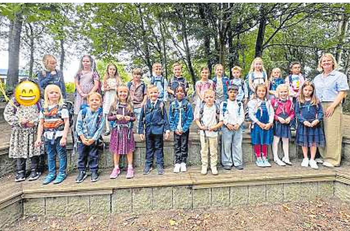 Die Klasse 1b mit Klassenlehrerin Siska Fynnau.
