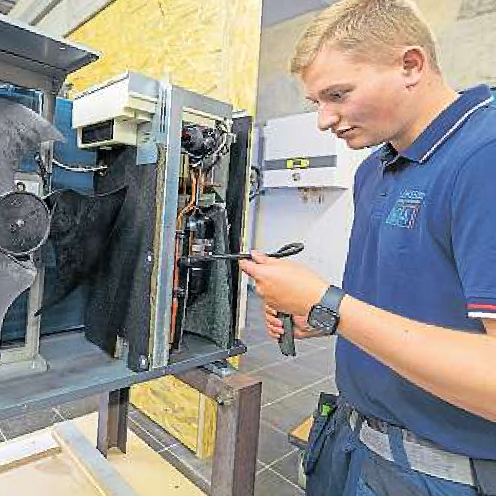 Thorge Kempe Ausbildung zum Anlagenmechaniker für Sanitär-, Heizungsund Klimatechnik<br/>FOTO: MICHAEL RUFF