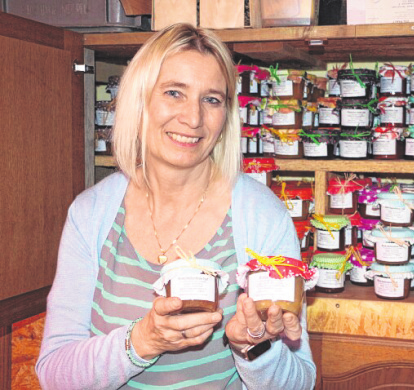 Frauke Hermannsen bietet hausgemachte Marmeladen an.