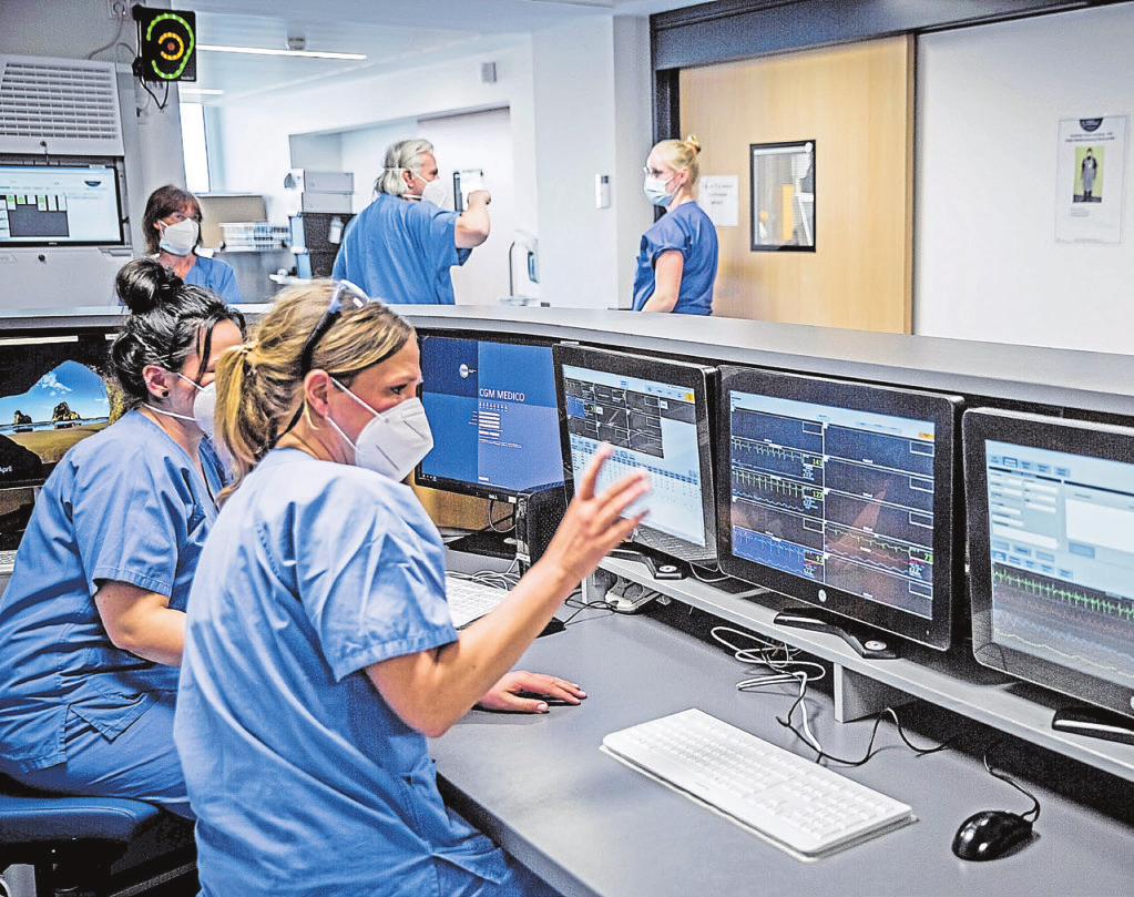 Tagsüber hochprofessionell auf der Intensivstation tätig... Foto: © Klinikum Nordfriesland