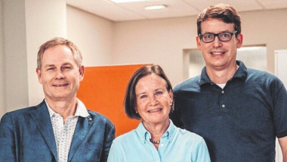 SHZ - Dr. Walter Mller, Dr. Sabine Kiesbye und Dr. Lars-Christian Harland  freuen sich ber das Ende der Pandemiemanahmen - Aktuelle Nachrichten aus  Schleswig-Holstein Schleswig-Holsteinischer Zeitungsverlag