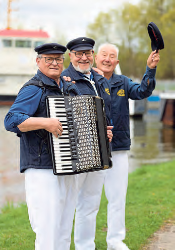 Auch zu dritt sind die Chormitglieder Wolfgang Bursinsky (von links), Klaus Weimann und Jürgen Holling gut bei Stimme. FOTO: MICHAEL STAUDT