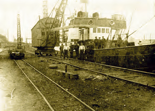 Die Kaianlagen der „Eisenhütte Holstein“, die bis 1926 erfolgreich wirtschaftete. FOTO: DORFARCHIV SCHACHT-AUDORF