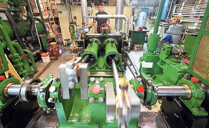 Alles tiptop gepflegt – im Maschinenraum arbeitet die historische Dampfmaschine. FOTO: MICHAEL STAUDT