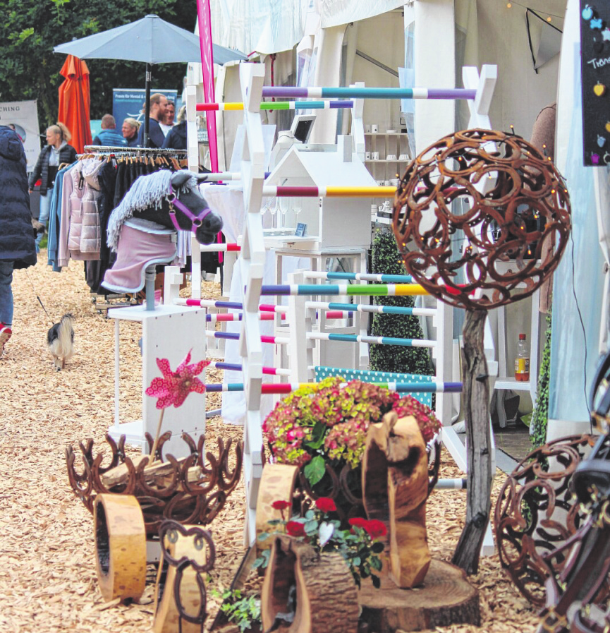 Der vielseitige Ausstellungsbereich beim Springflut Festival bietet alles rund ums Pferd, Lifestyle, Tierbedarf und Agrar. Foto: Rathmann Verlag