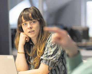 Was gibts Neues? Reporterchefin Jonna Lausen in der Redaktionskonferenz. Foto: Marcus Dewanger