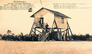 Ein ganz seltenes Bild aus dem Jahre 1977 vom Strand Ording-Süd mit „Doris Strandcafé“ (heute „Strandbar 54 Grad Nord“). Damals standen wirklich Strandkörbe seewärts vor dem Pfahlbau