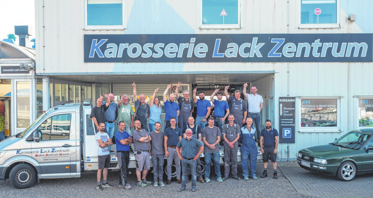 Uwe Carstens und das Team des KLZ Husum seit 2012 Teil der Hans Carstens Gruppe. Foto: MSM Werbeagentur & Verlag GmbH/Marvin Thomsen