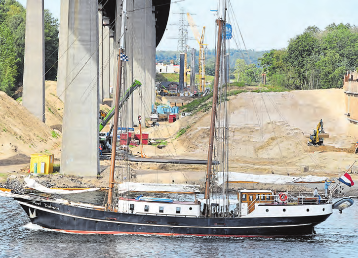 Auch Zweimastschoner müssen die Baustelle passieren können. FOTO: FRANK HÖFER