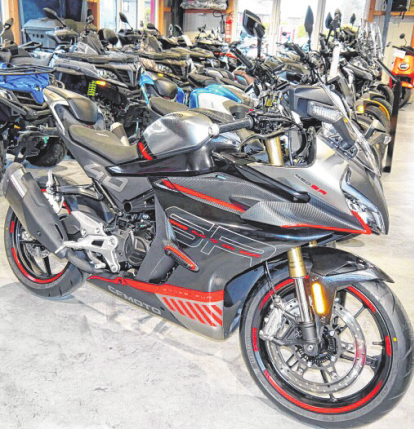 Eine große Auswahl der neuen Motorräder der Firma CF Moto aus dem Hause KTM stehen in der Ausstellungshalle von MGZ parat.