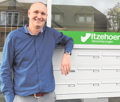 Alles im grünen Bereich für Jörg Goos und seine Hauptagentur der Itzehoer mit neuer Adresse in der Große Straße.