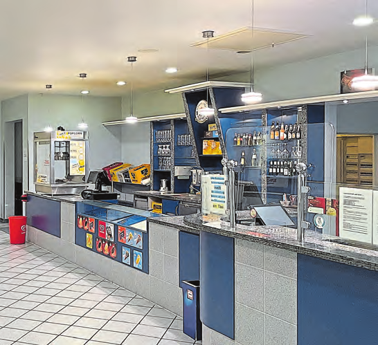 <span id="i8lj7">Die passenden Leckereien für einen Kinoabend gibt es im Foyer.</span>