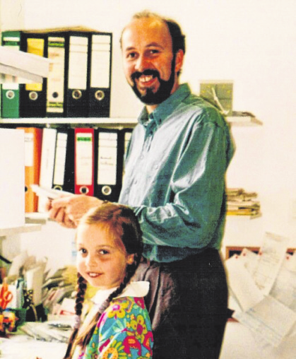 We are familiy: Schon als Kind war Sarah Marie Gloyer im Betrieb gerne an Papas Seite.