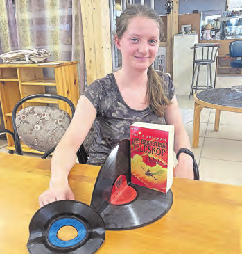 Aus diesen Schallplatten hat Maraike Ostwald Bücherständer gemacht.