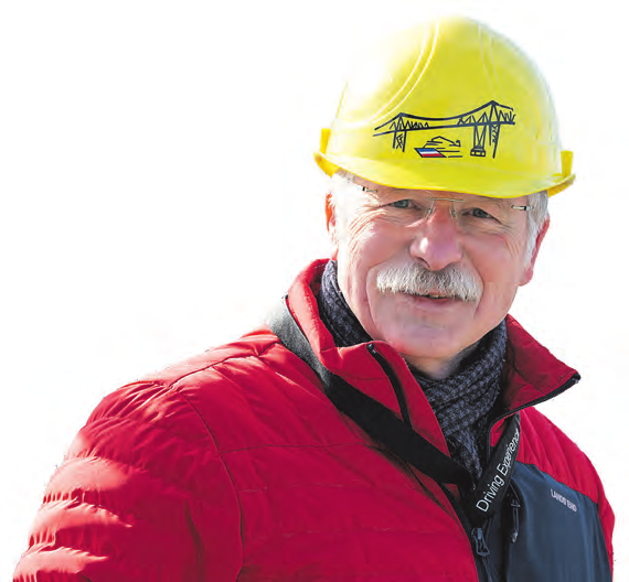 Joachim Bergami ist seit mehreren Jahren Stadtführer und seit zwei Jahren Experte für die Eisenbahnhochbrücke. Immer mit dabei: der gelbe Helm zum Schutz.