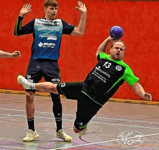 Die Handballer beim Training. Fotos: BTSV