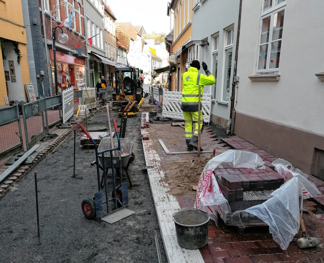 Ein Auftrag aus den letzten Jahren: die Neupflasterung der St.-Nicolai-Straße in Eckernförde. Foto: EST