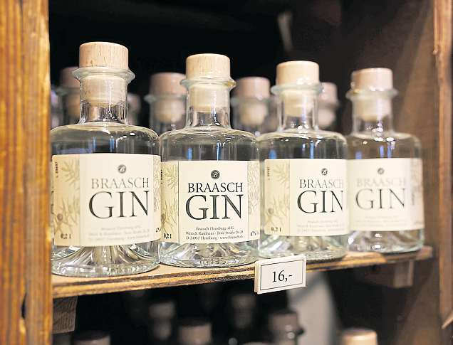 Auch einen Gin nach Familienrezept gibt es im Angebot. FOTO: MICHAEL STAUDT