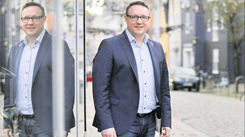 Christian Dirschauer, Landtagsabgeordneter aus Flensburg für den SSW, hat sein Büro in der Norderstraße. FOTO: MICHAEL STAUDT