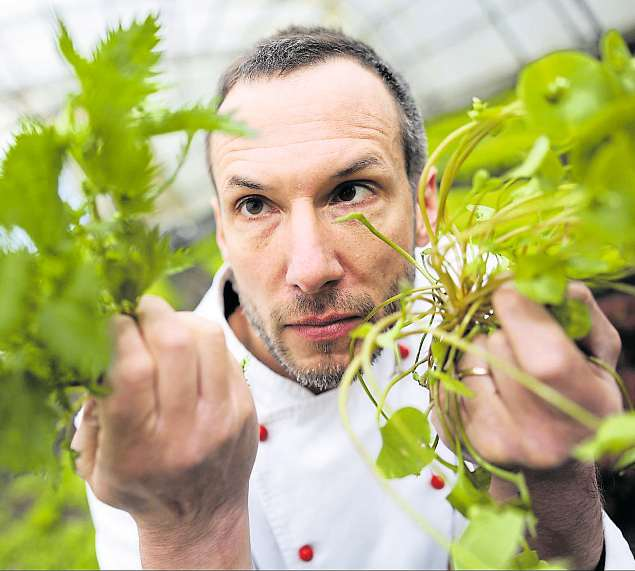 Zum März 2024 ist der 46-jährige Gastronom (Foto) aus der Toosbüystraße hinaus aufs Land gezogen. FOTO: MICHAEL STAUDT