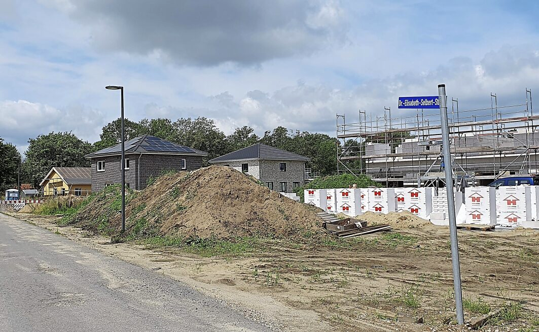 In der Dr.-Elisabeth-Selbert-Straße wird noch kräftig gebaut.