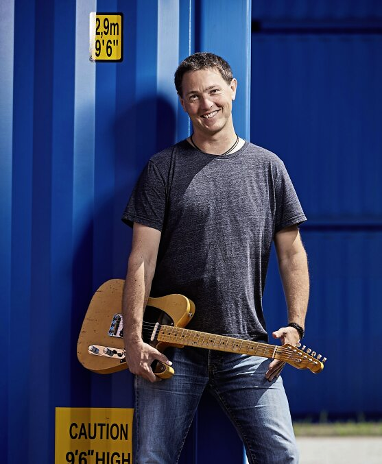 Gerrit Hoss steht nicht nur bei seinem Konzert auf der Bühne, sondern führt als Moderator durch die gesamten zwei Tage. Foto: Stefan Malzkorn