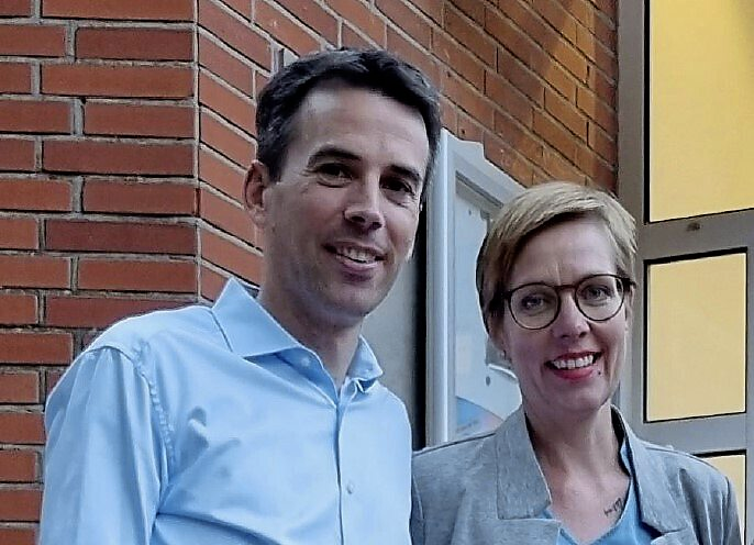Svenja Rose und Stefan Bihl, die beiden Vorsitzenden der Gewerbeinitiative Ellerau und Umgebung e.V., laden herzlich zur nächsten Mitgliederversammlung am Montag, 10. Juni, um 19 Uhr bei Rönnfeld Rollladen und Markisen in der Kieler Straße 9 in Quickborn ein. Foto: L. Kwoll