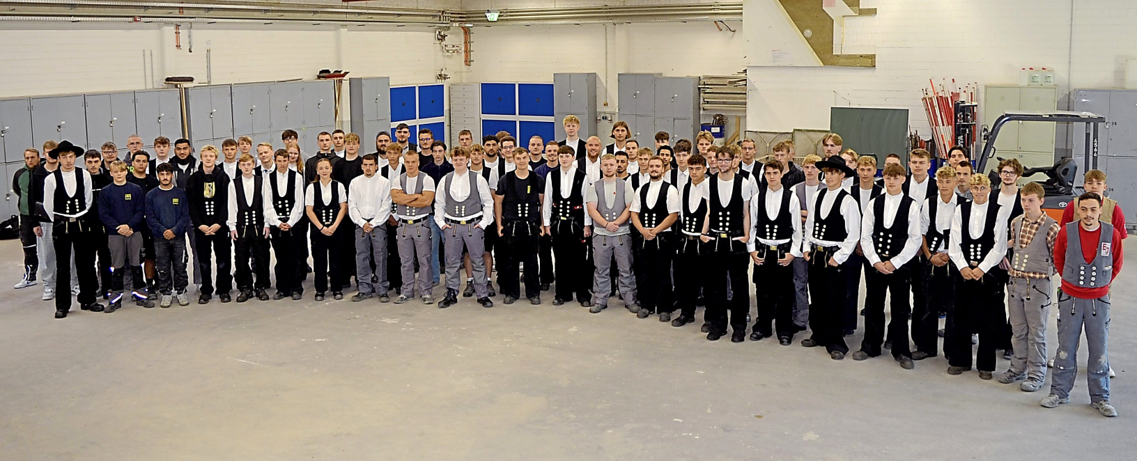 80 junge Leute beginnen in diesem Jahr in den Kreisen Pinneberg und Steinburg ihre Ausbildung im Baugewerbe. Fotos: Hermann Mohrdieck