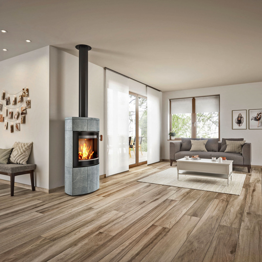 Moderner Kaminofen: Mit ihm kann man zukunftssicher und unabhängig heizen mit Holz. Foto: djd/Adk/www.kachelofenwelt.de/Ganz