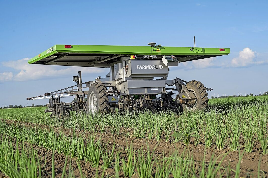Der Agrarroboter Farm Droid im Feldeinsatz