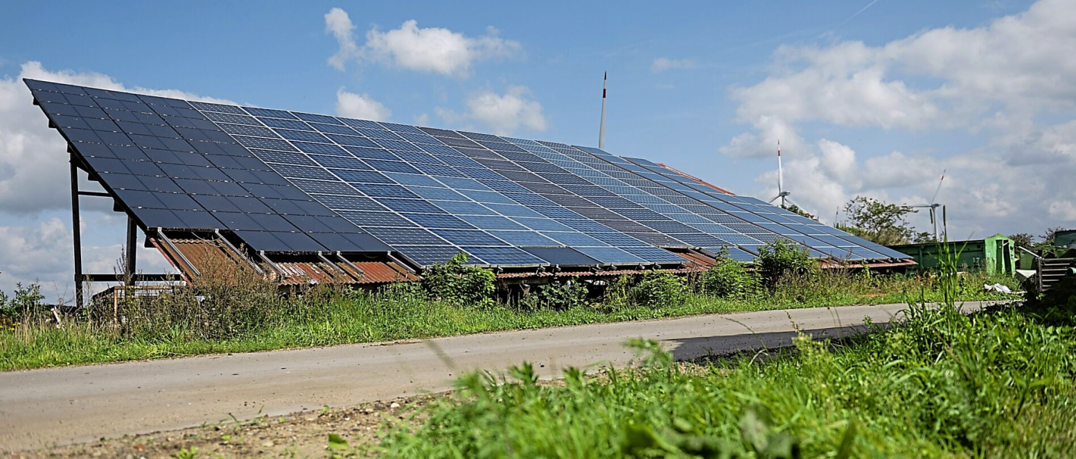 Das Solarmodul-Testfeld von 2003 dem 2004 die Firmengr&uuml;ndung folgte.