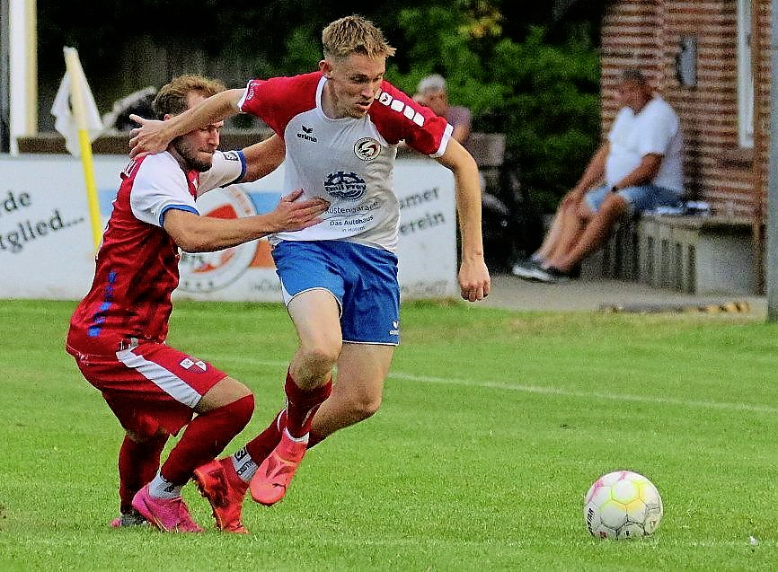 Die Ligamannschaft im Fußball strebt eine Etablierung auf höherer Landesebene an. Fotos: Husumer Sportverein