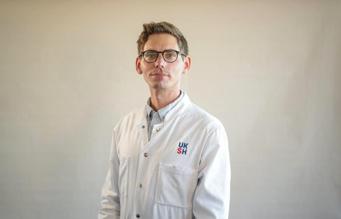 PD Dr. Niklas Gebauer, Koordinator des Zentrums für Hämatologische Neoplasien aus der Klinik für Hämatologie und Onkologie am Campus Lübeck und Mitglied im campusübergreifend aktiven molekularen Tumorboard.