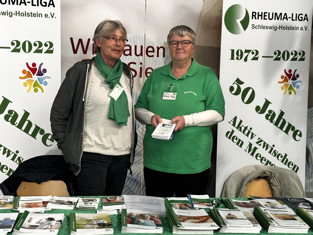 Auch die Rheuma-Liga war mit einem Stand vertreten und warb unter anderem für den Info-Bus, der vom 7. bis 12. Oktober durch das Land tourt und in dem es kostenlose Rheuma-Checks gibt.