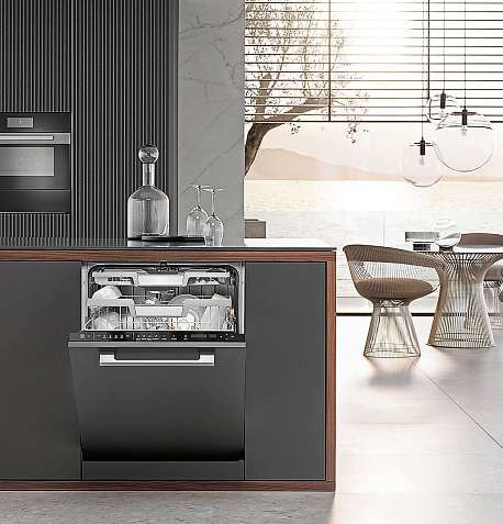 Premium-Modell mit automatischer Dosierung des Geschirr-Reinigers. Es arbeitet besonders leise und ist WLAN-fähig. FOTOS: AMK