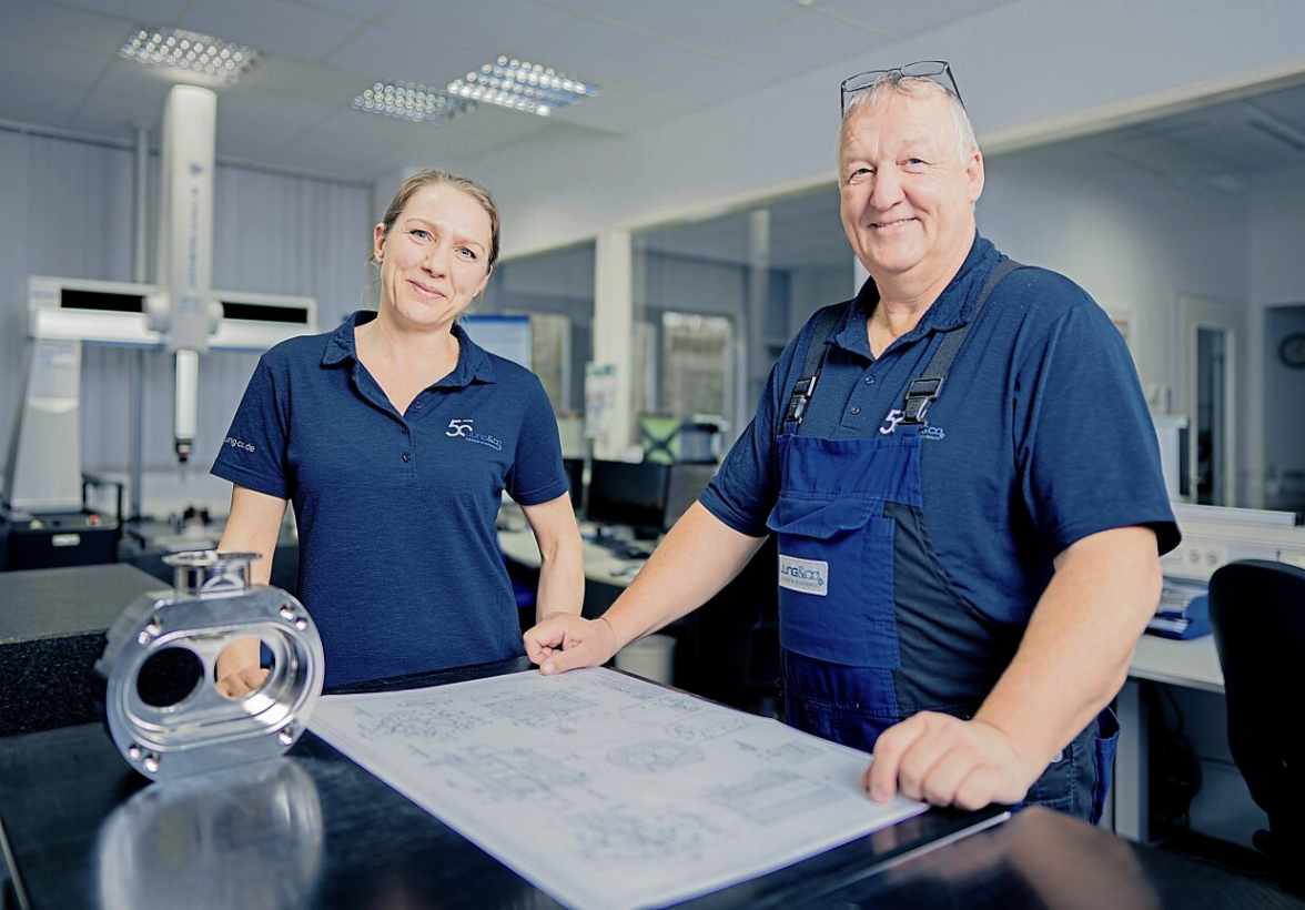 Alle Bauteile die Jung & Co. herstellt, unterliegen strengsten Qualitätskontrollen. Das Team in der Qualitätssicherung braucht deshalb dringend Unterstützung. Fotos: Jung & Co.